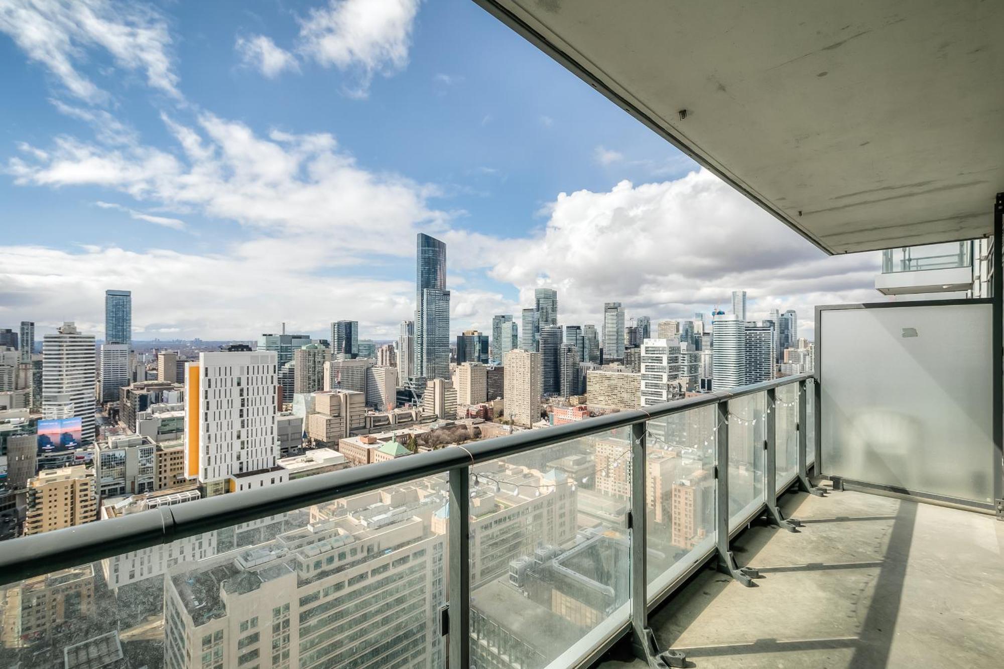 Panorama Suites Downtown تورونتو المظهر الخارجي الصورة